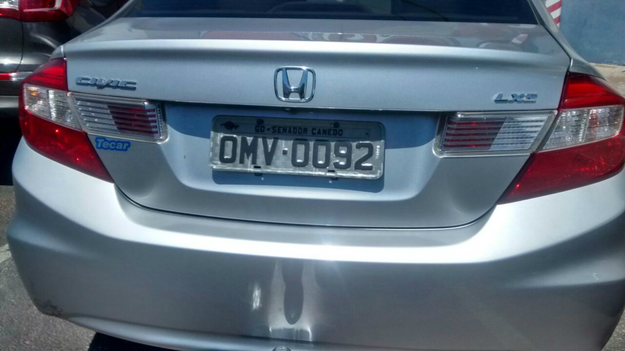 Casal do Estado de Goiás abastace Honda Civic no posto Parati e deixa o local sem pagar . Foto: Alvarez Jr.