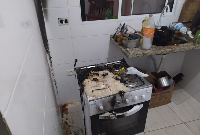 O autor ateou fogo no fogão. Foto: 5º GBM/TL.