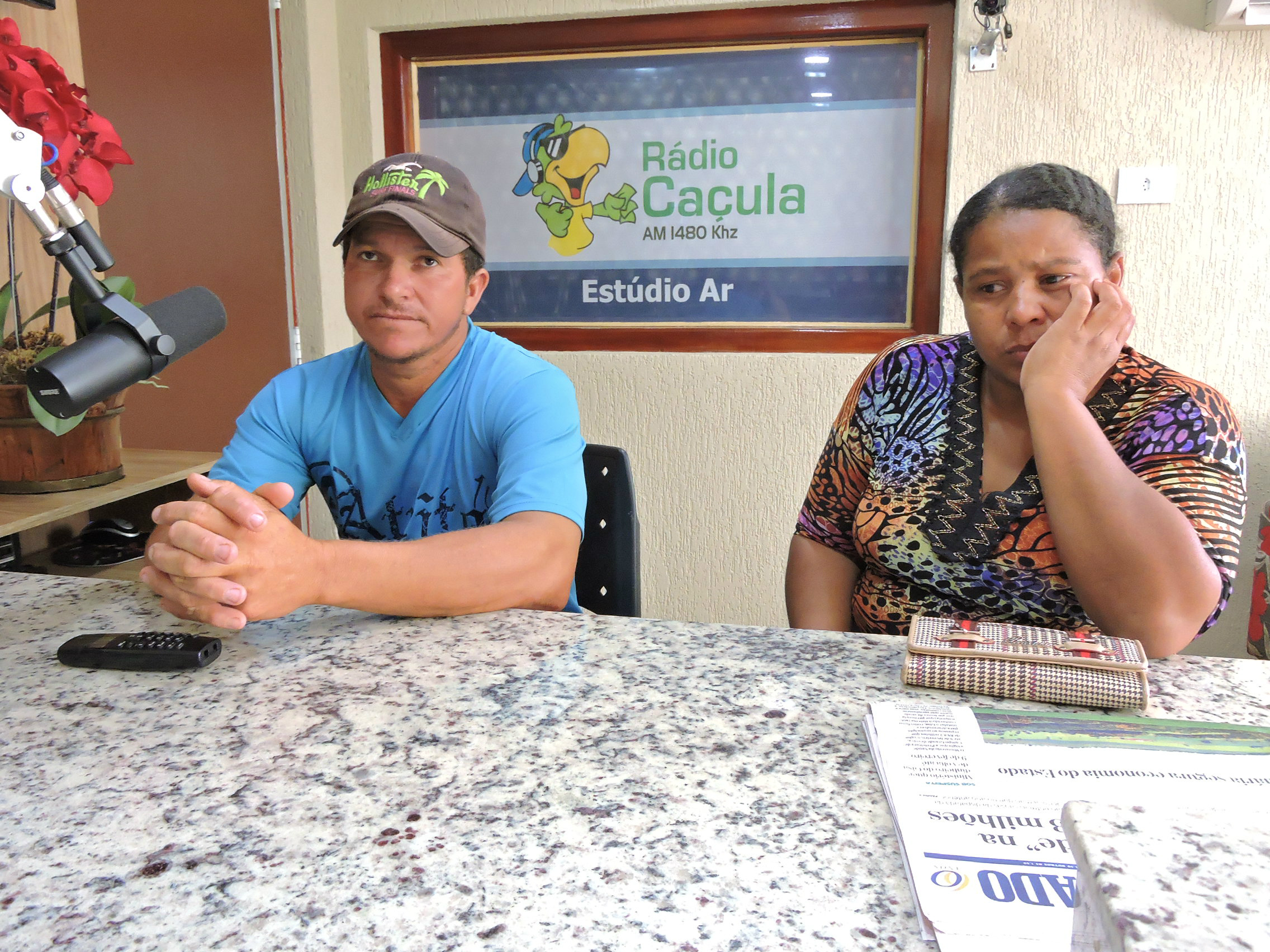 Casal procura Rádio Caçula para comunicar desaparecimento da filha de 15 anos. Foto: Fábio Campos.