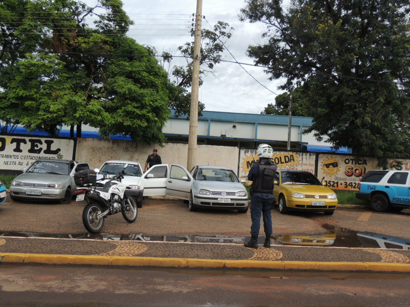 Dupla e presa em flagrante furtando som de carro em Três Lagoas. Fotos: Rádio Caçula