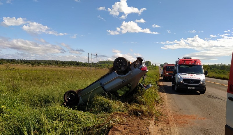 Equipe de resgate de Três Lagoas é acionada para atender ocorrência de capotamento na BR-158, nas proximidades de um antigo frigorífico. Foto: 5º GBM/TL.