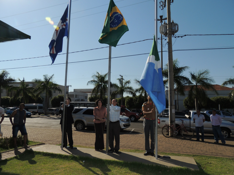 Prefeita Marcia Moura junto a seu pai Coreonel João da Costa Moura, Major Luiz Arruda e o Oficial Welingtom Espíndola.Foto: Rádio Caçula