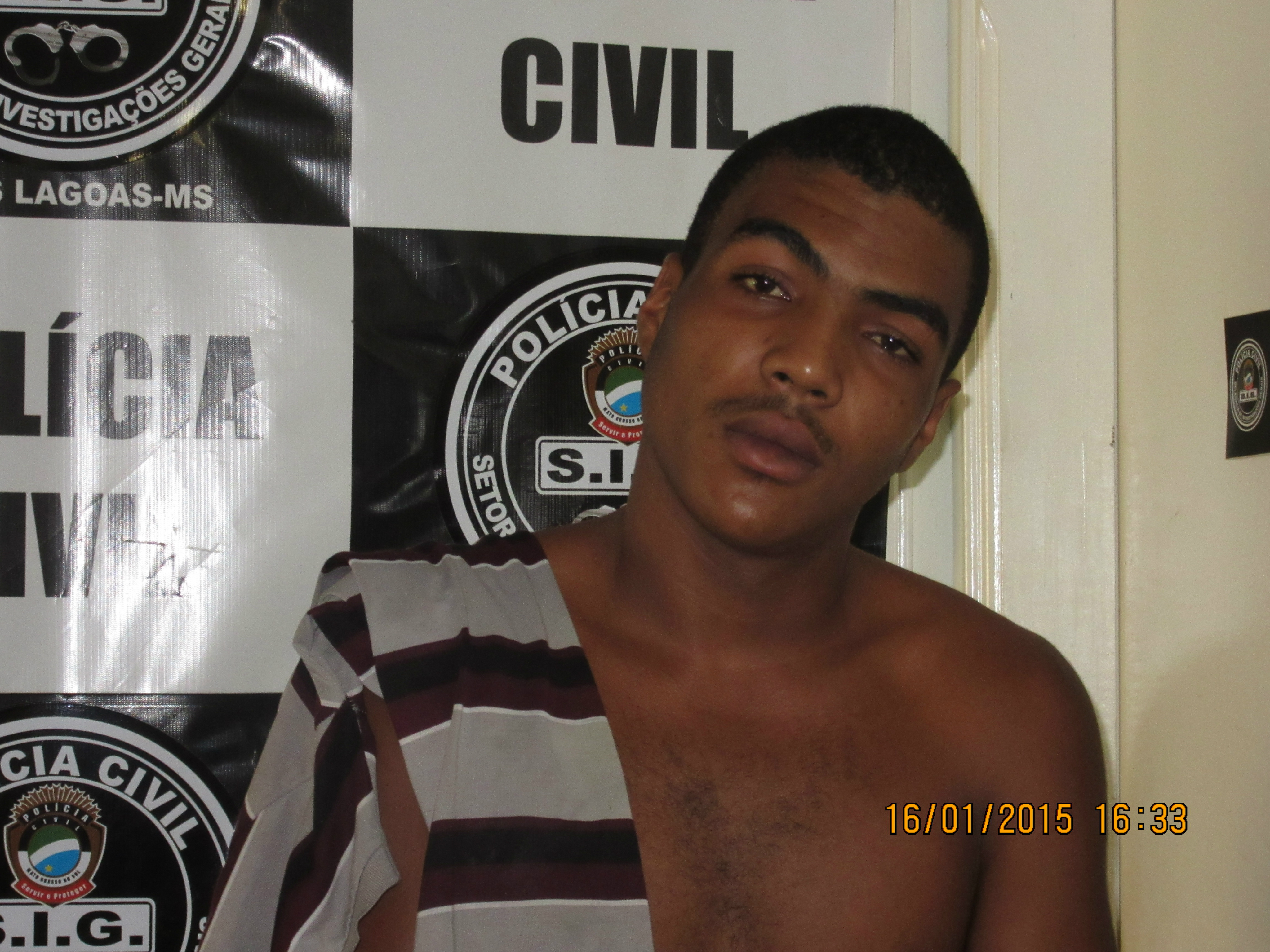 Marcos Vinícius Jesus Amorim de 18 anos foi preso na tarde de hoje (16) por tráfico e receptação. Foto: Rádio Caçula.