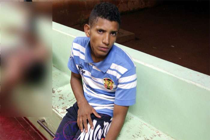 Rapaz confessou aos policiais que é viciado em drogas e praticava os roubos para sustentar o vício. foto: Manoel Messias