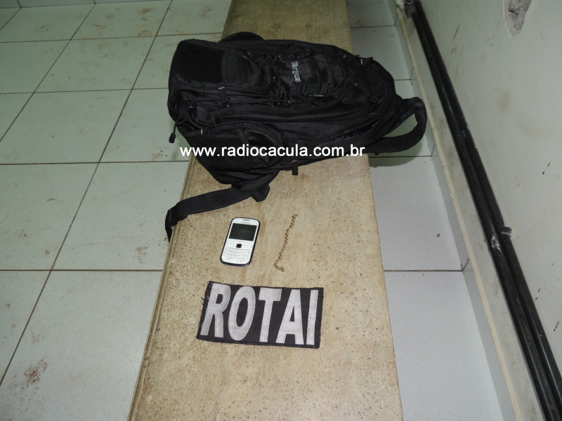 Objetos assaltados do estudante. Foto: Rádio Caçula