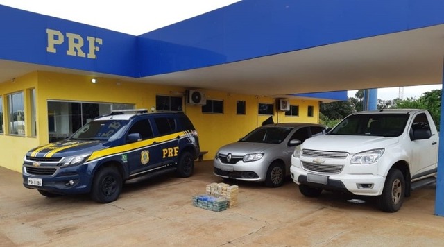 Droga e veículos apreendidos pelos policiais. Foto: Divulgação