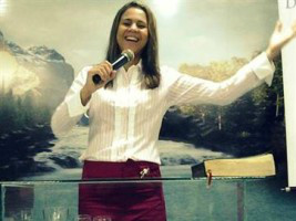 Cantora gospel desaparece e família faz campanha para encontrá-la