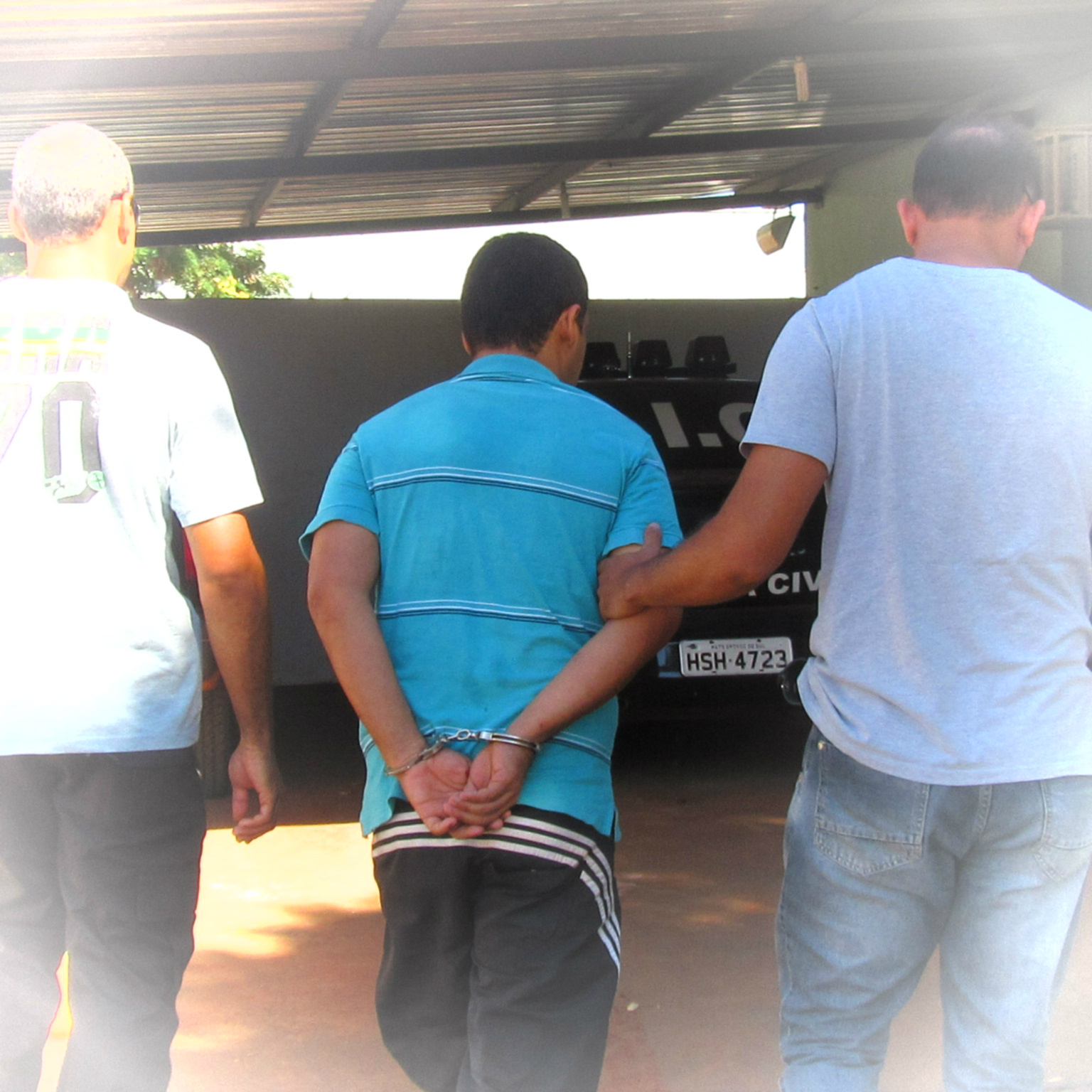 Chegada de Carlos Alberto ao 1° DP (Créditos Cristiane Ruiz)