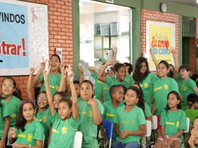 Escola Teotônio Vilela tem 1,6 mil alunos nos três períodos e foi entregue hoje (Foto: Kisie Ainoã)