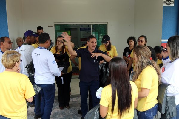 Divisão de tarefas da mobilização integrada aconteceu em frente à Unidade de Saúde