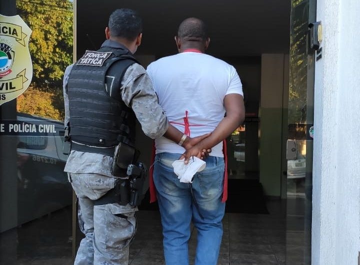 Homem é preso ao vender “espetinho” de crack em Nova Andradina (MS). Foto:Correio do Estado.