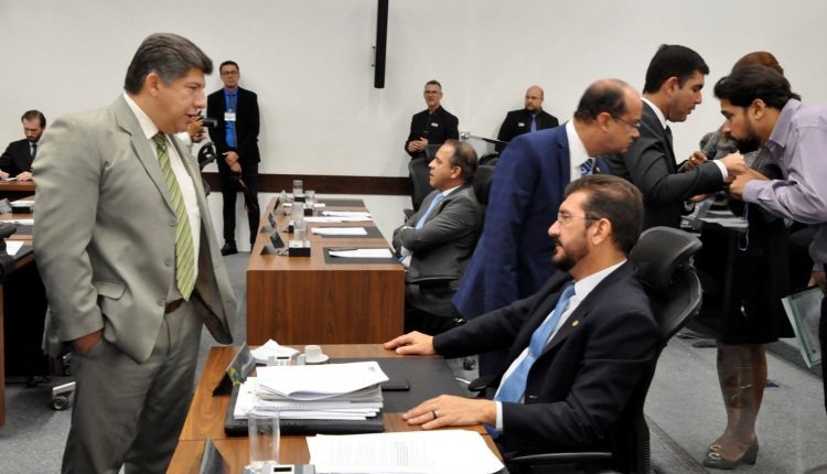 Bancada do PT entende que a proposta pressiona servidores (Foto: Luciana Nassar/ALMS)