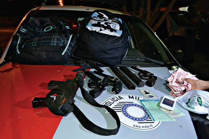 O dinheiro foi recuperado e as armas dos vigias, além de uma metralhadora e outras armas usadas pelos bandidos.Foto: Divulgação