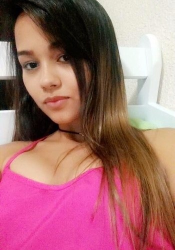 Isabela Ferreira, de 17 anos, está desaparecida desde sábado (13) (Foto: Reprodução/Facebook)