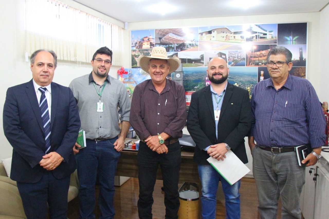 Reunião entre conselheiros e o prefeito  de Três Lagoas. Foto: Rádio Caçula.