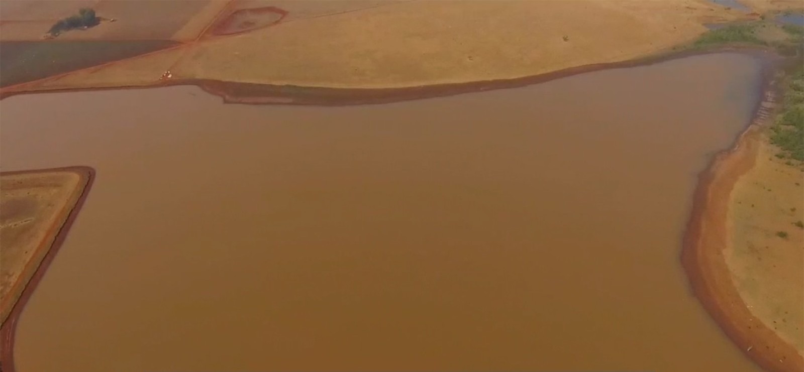 Uma das barragens com risco de rompimento no Assentamento Eldorado II, em Sidrolândia (MS) — Foto: TV Morena/Reprodução