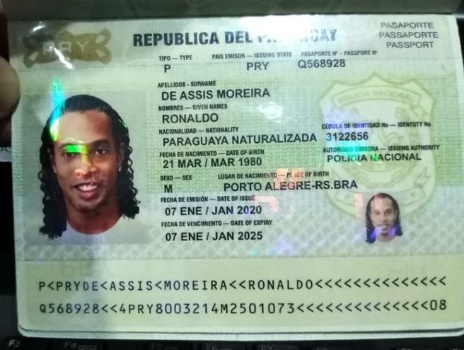 Ronaldinho deve prestar depoimento nesta quinta (Foto: ABC Color)