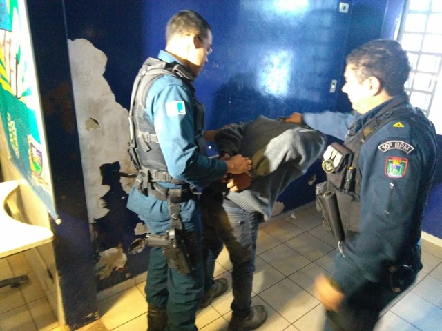 Suspeito de invadir a empresa foi preso — Foto: Osvaldo Nóbrega/TV Morena