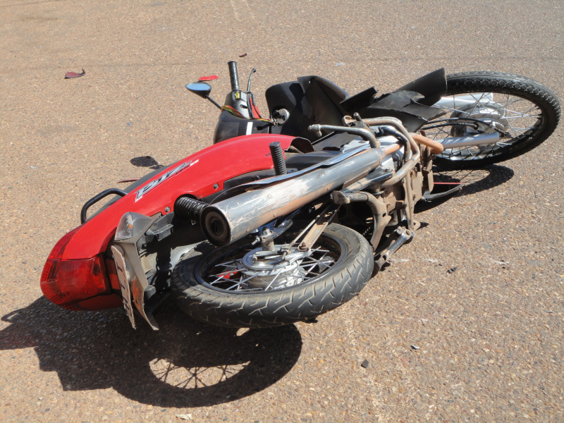 O motociclista foi encaminhado ao Pab com ferimentos leves.Foto: Rádio Caçula