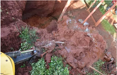 Máquina utilizada para cavucar o local onde estava a ossada. (Foto: Robertinho/MaracajuSpeed)