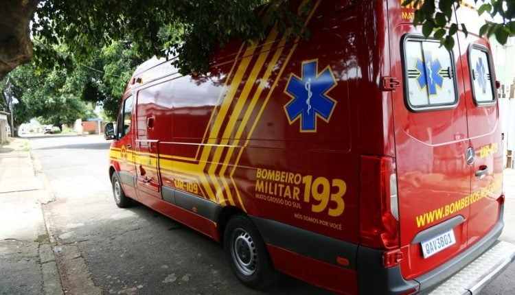 Rapaz foi socorrido pelo Corpo de Bombeiros (Foto: Leonardo de França, Midiamax)