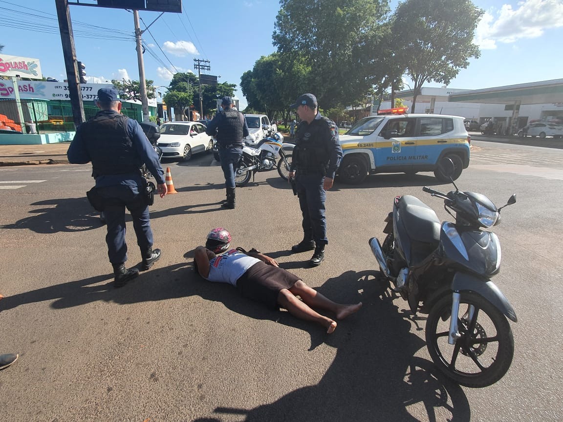 Acidente deixa vitima com várias escoriações por todo o corpo. Foto: Rádio Caçula