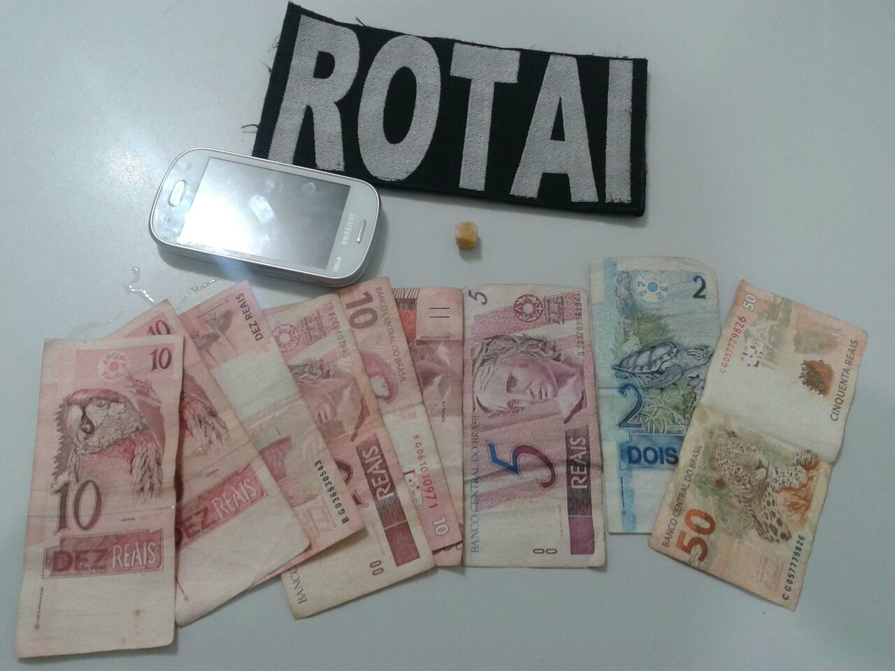 Dinheiro conveniente da venda dos entorpecentes (Foto Rádio Caçula)