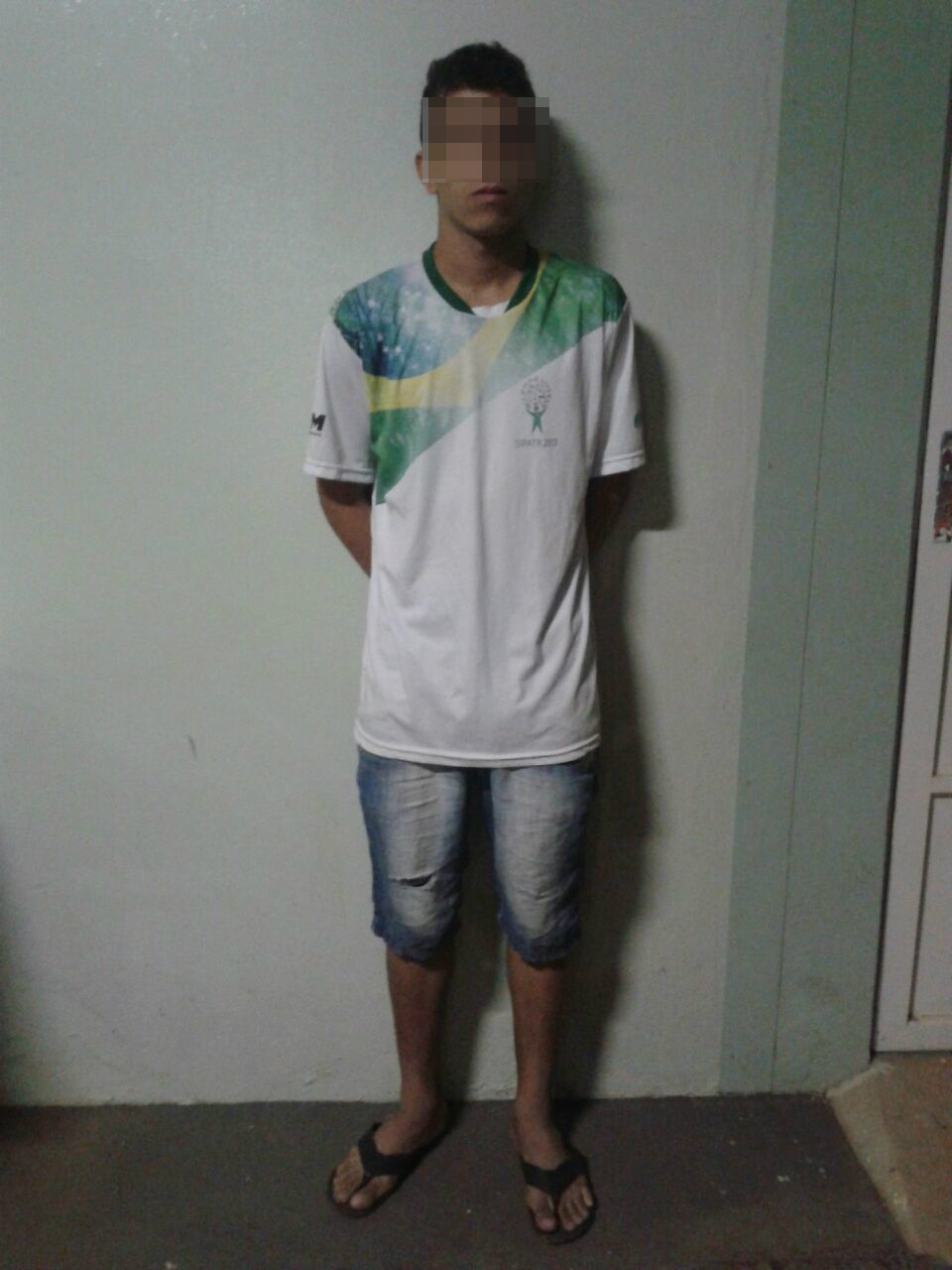 Menor apreendido (Foto Rádio Caçula)