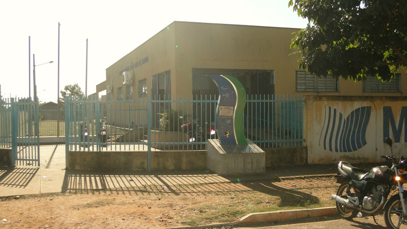 Escola Estadual João Ponce de Arruda, no bairro Santa Rita está totalmente abandonada