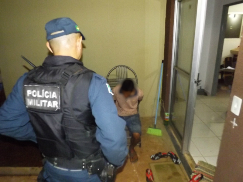 O menor apontou o primo como comparsa, a casa localiza-se no Bloco C, Residencial Novo Oeste. Foto: Rádio Caçula 