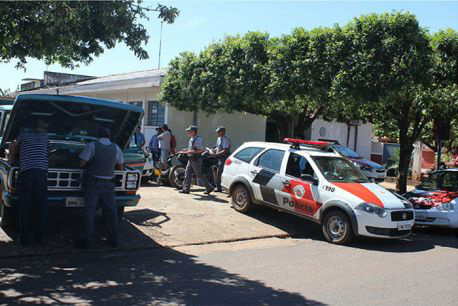 Suspeitos e produtos foram encaminhados a Depac de Murutinga do Sul.Foto: Mil Notícias