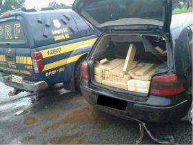Foto: Divulgação/PRFO condutor fugiu, abandonando o carro com 540 kg de maconha