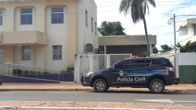 Polícia esteve durante toda a tarde em agência invadida - Foto: Notícias de Rio Verde