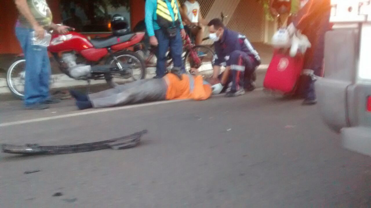 Motociclista após o acidente (Foto Rádio Caçula)