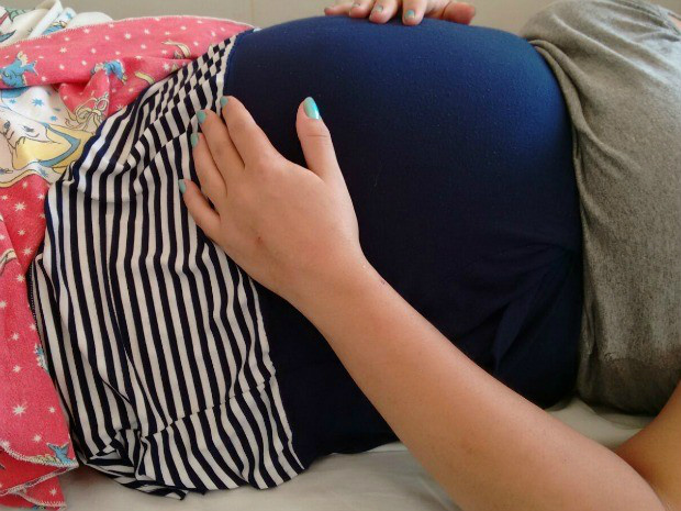 Jovem ficou com filho morto na barriga durante dois dias (Foto: Ana Brites/Arquivo Pessoal)