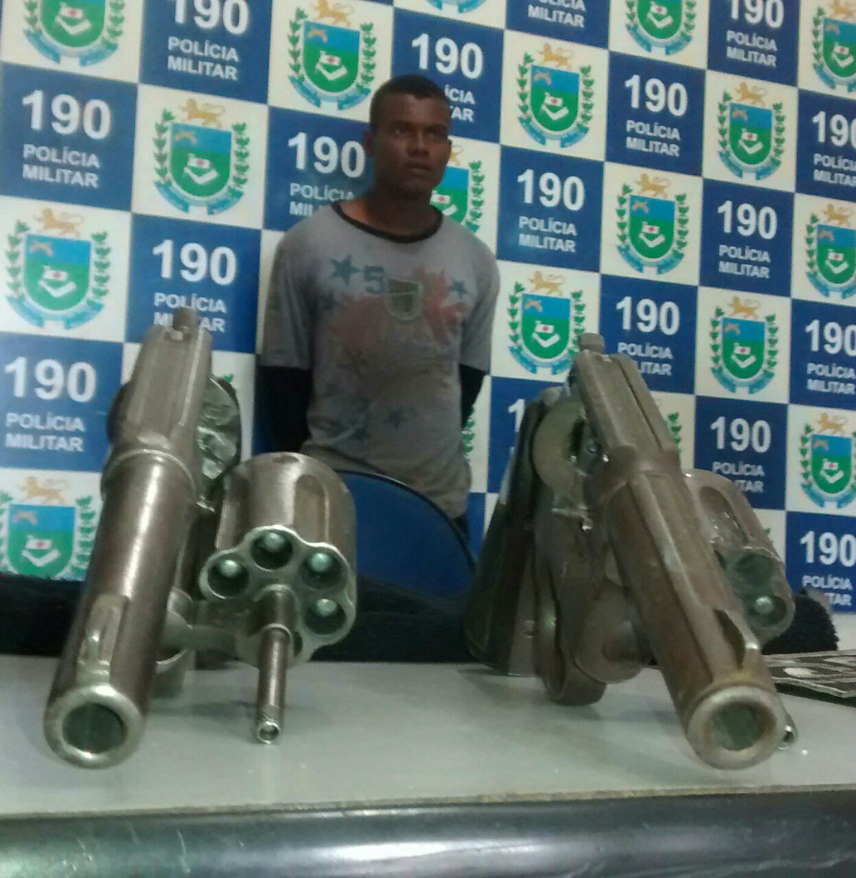 Armas utilizadas na ação (Foto Rádio Caçula)