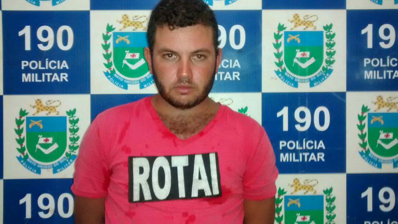 D.B.L. de 24 anos (24), foi apreendido no Bairro Interlagos em Três Lagoas (MS) com quase 1 kg de maconha. Foto: Rádio Caçula.