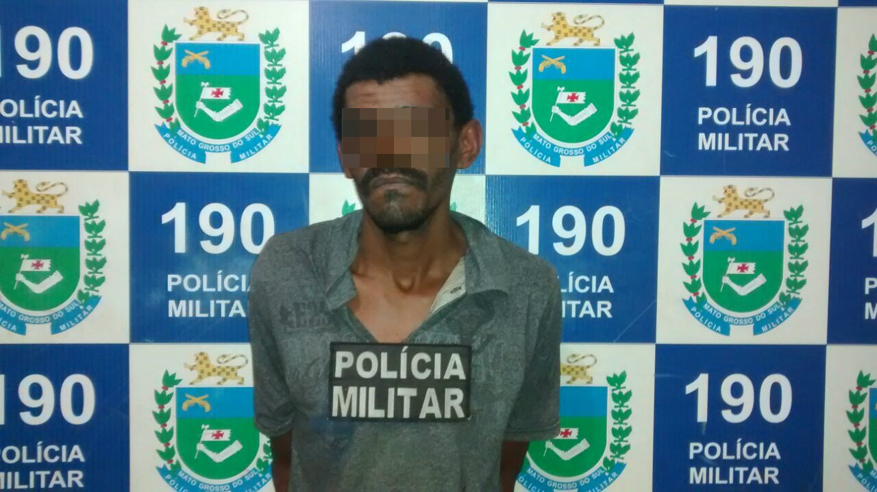 Homem detido (Foto Rádio Caçula) 