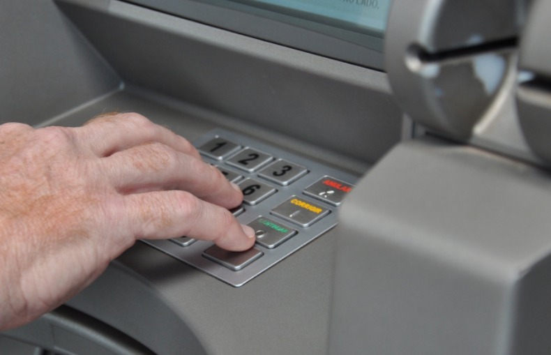 o se interessar por proposta de empréstimo vista na internet, mulher cai em golpe e chega a fazer dois depósitos para os estelionatários. Foto: Rede social