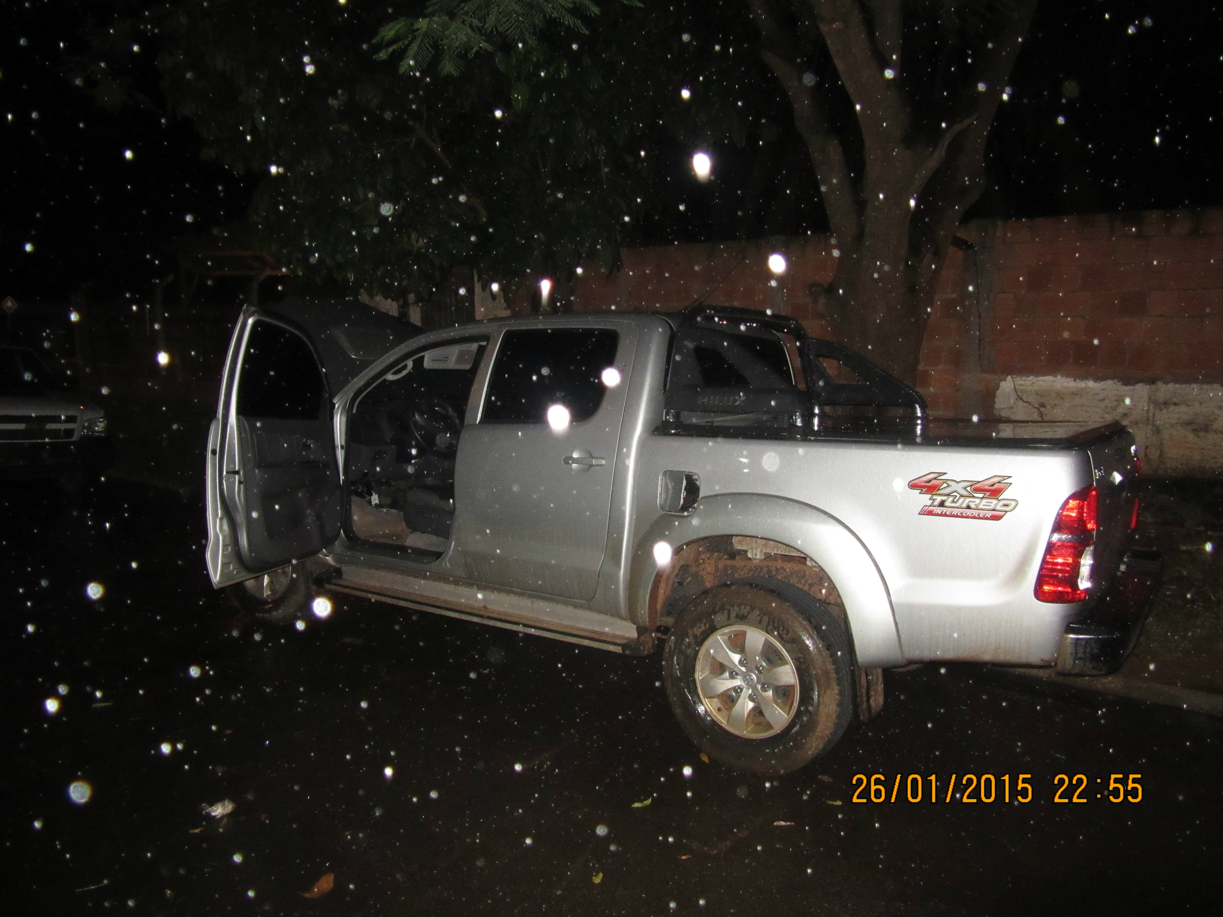 Caminhonete apreendida (Foto Rádio Caçula)