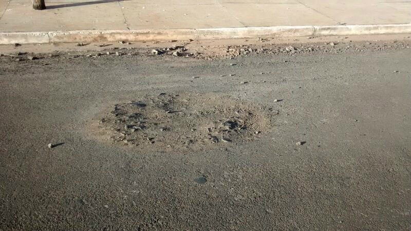 Buraco e tampado depois de denuncia  na Rádio Caçula em Três Lagoas  Fotos :Rádio Caçula