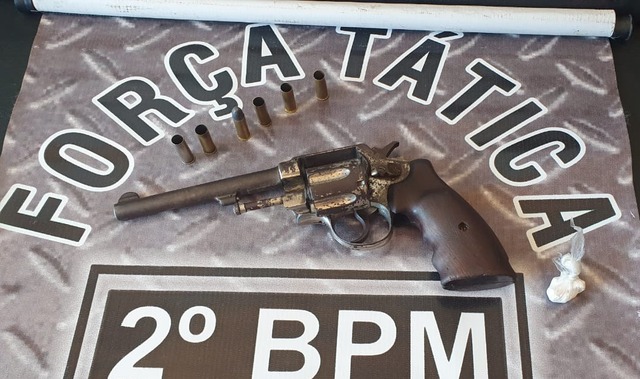 Arma utilizada no crime foi apreendida - Fotos: Fabio Campos / Rádio Caçula