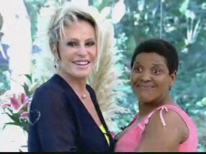 Cira ao lado da apresentadora Ana Maria Braga (Foto: Reprodução TV Globo)