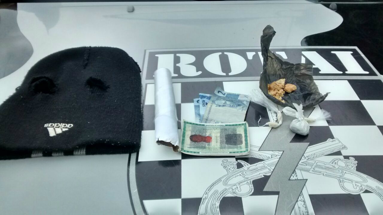 Objetos apreendidos (Foto Rádio Caçula)