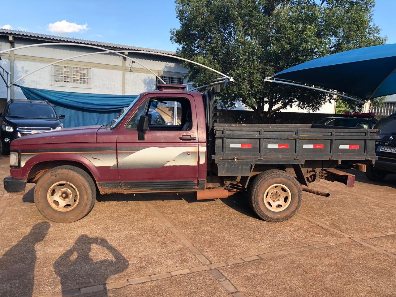 Camionete D20 foi recuperada após furto qualificado. 