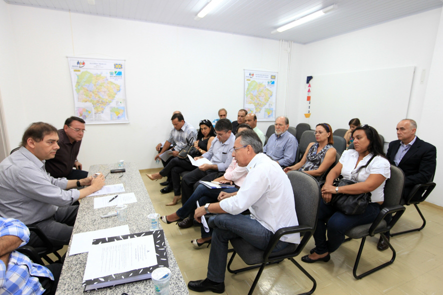 Prefeito Bernal e conselho.Foto: Assessoria