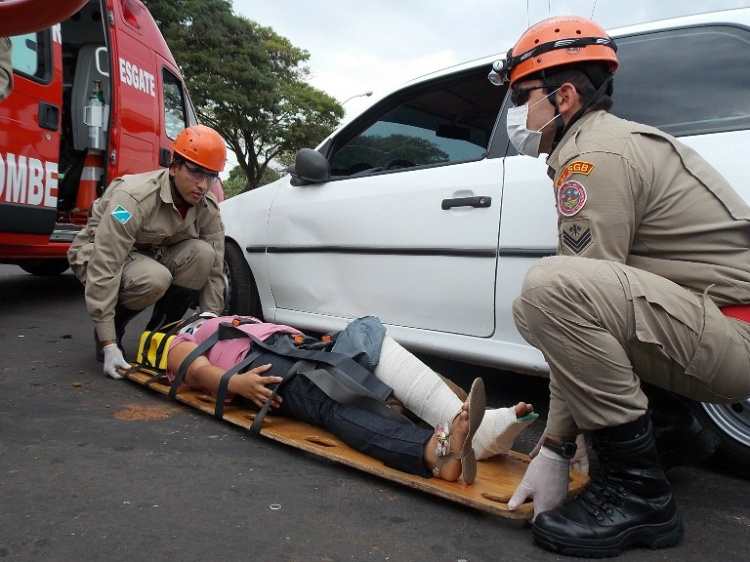 Mulher fica ferida devido ao acidente.Foto: Nova News