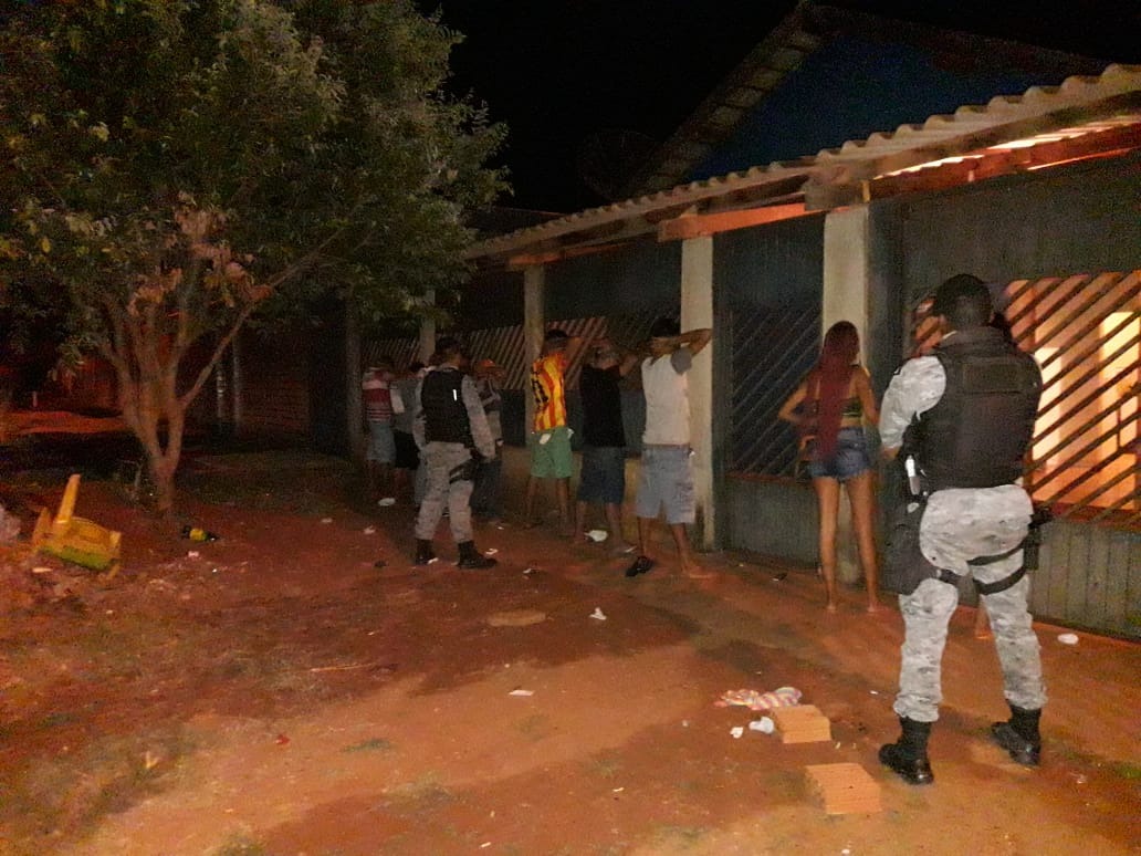 Denúncia anônima leva polícia até traficante e usuário de drogas. Foto: 2º Batalhão de Policia Militar