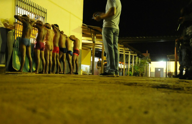 Policiais militares fizeram um verdadeiro 'pente fino' no estabelecimento penal semiaberto de Dourados, dentro da operação 'Dourados mais segura'