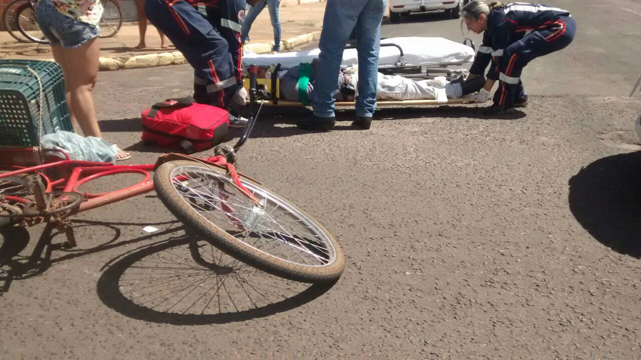 Idoso de 64 aos foi atropeladona manhã de hoje (31) no bairro Interlagos. Foto: Rádio Caçula